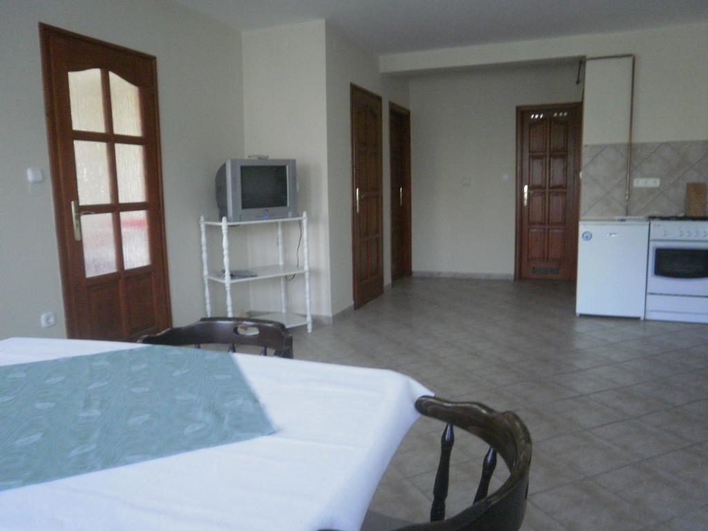 Zalakarosi Egerfa Nyaralohaz Foeldszinti Es Emeleti Apartman 部屋 写真