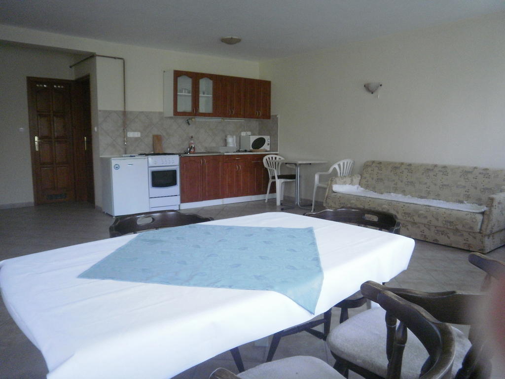 Zalakarosi Egerfa Nyaralohaz Foeldszinti Es Emeleti Apartman 部屋 写真