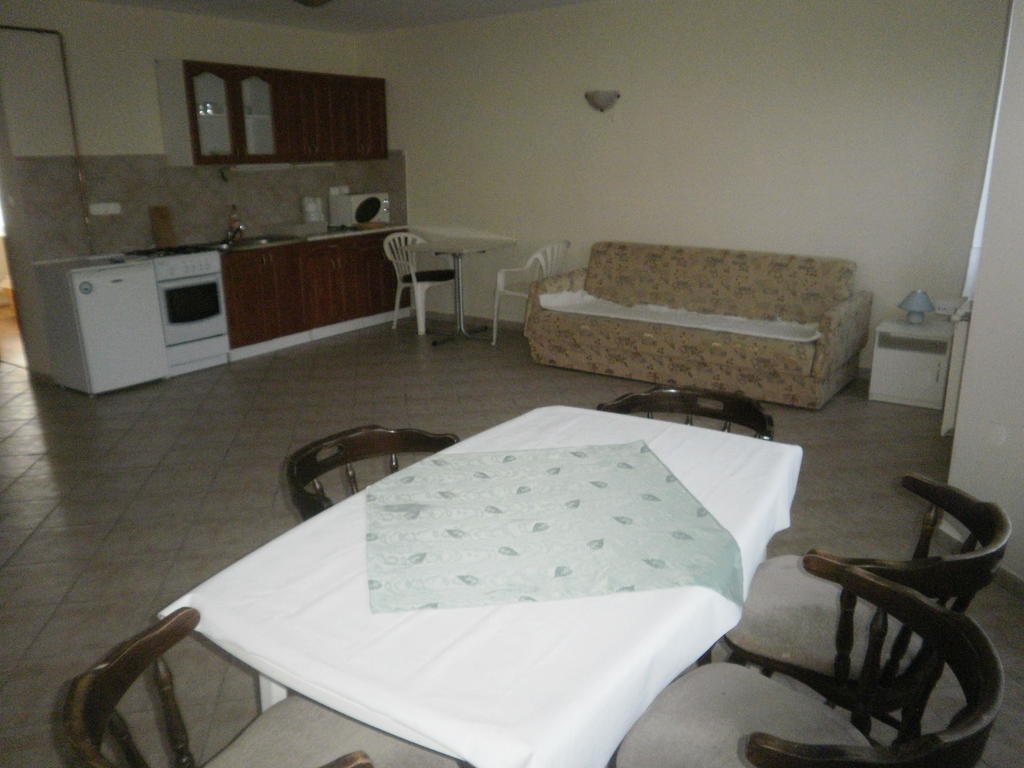 Zalakarosi Egerfa Nyaralohaz Foeldszinti Es Emeleti Apartman 部屋 写真