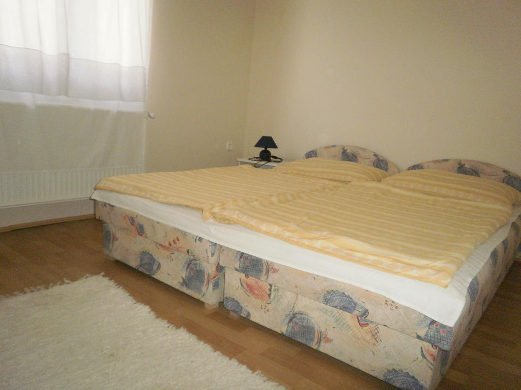 Zalakarosi Egerfa Nyaralohaz Foeldszinti Es Emeleti Apartman 部屋 写真