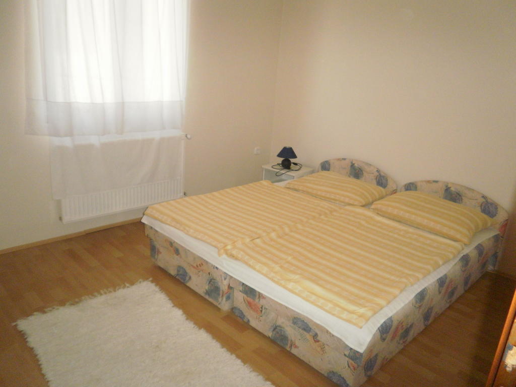 Zalakarosi Egerfa Nyaralohaz Foeldszinti Es Emeleti Apartman 部屋 写真